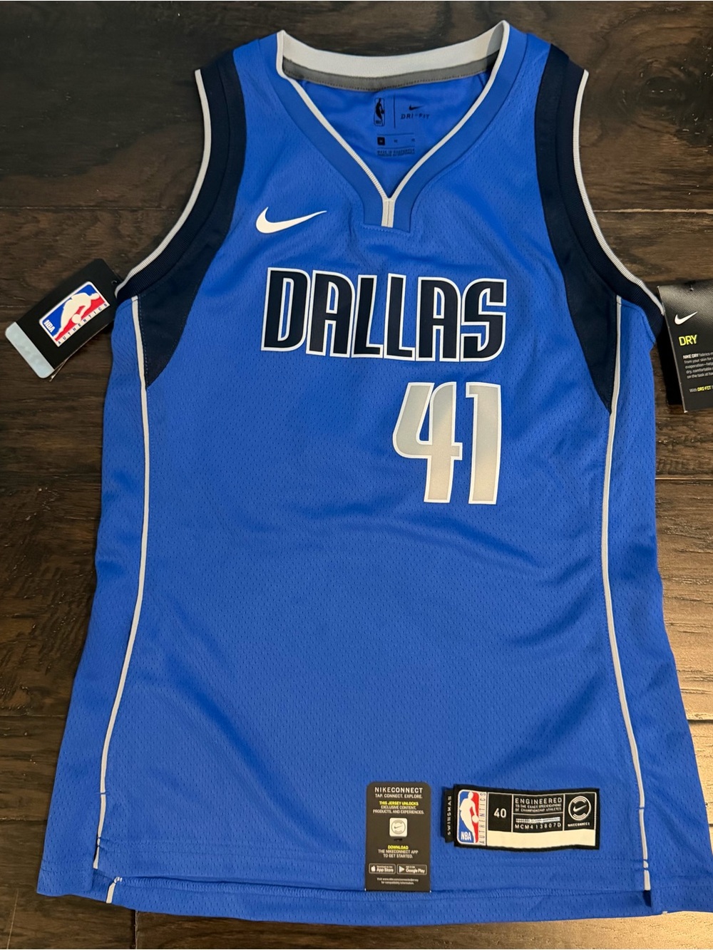 Nike Dallas mavericks women’s jersey Dirk Nowitzki nwt dri fit